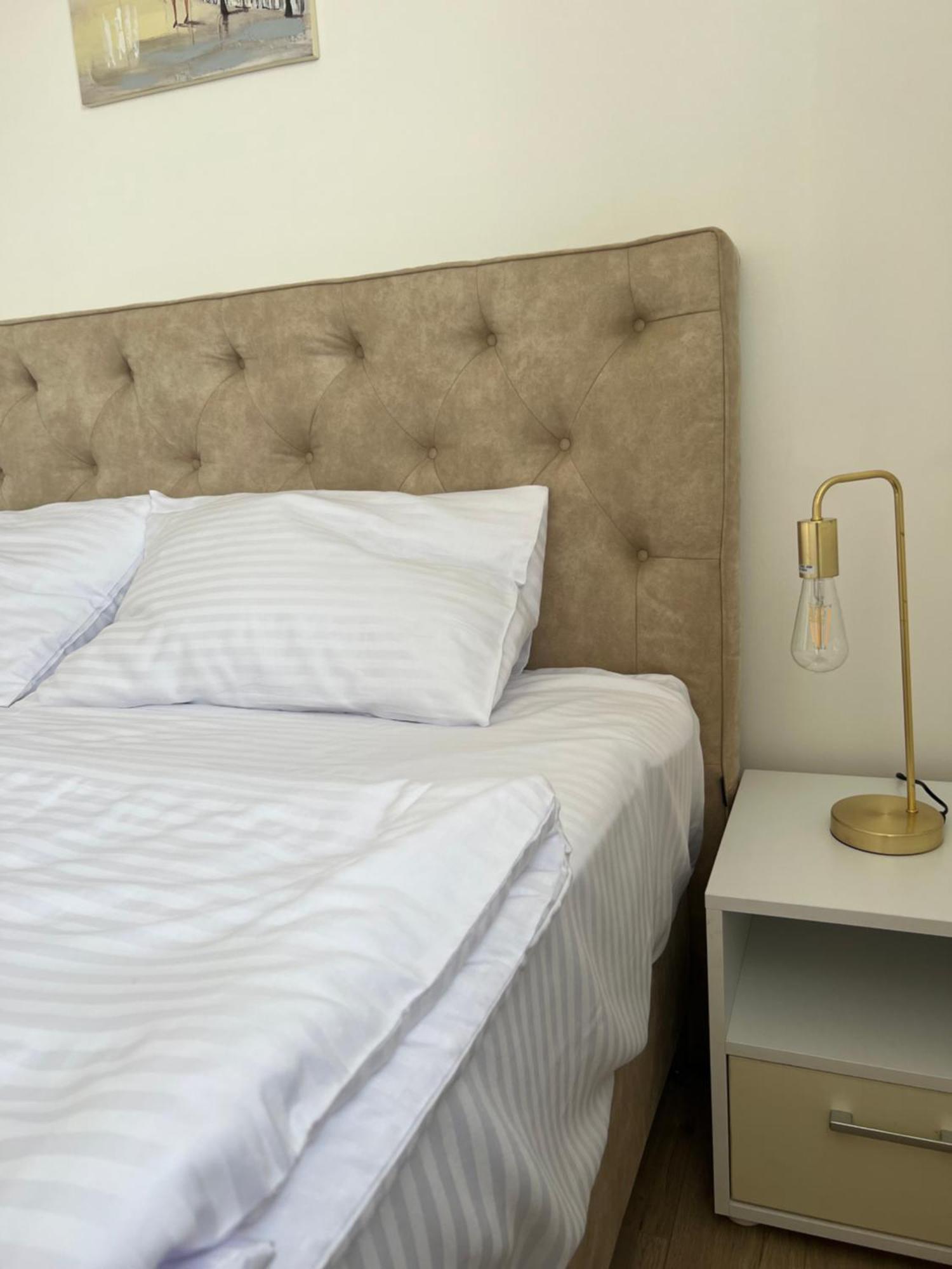 Has Apartment *
