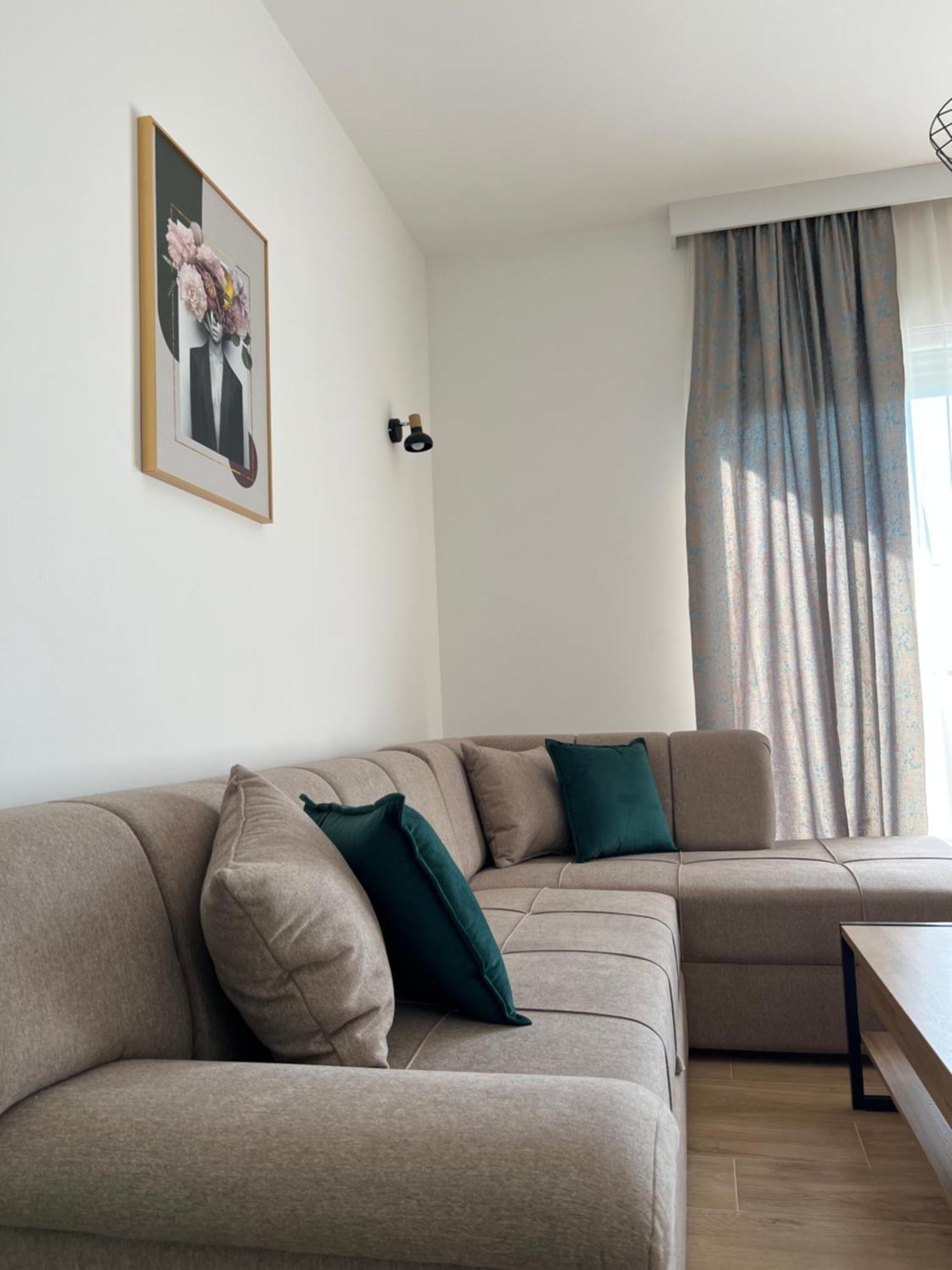 Apartment Has Kotor